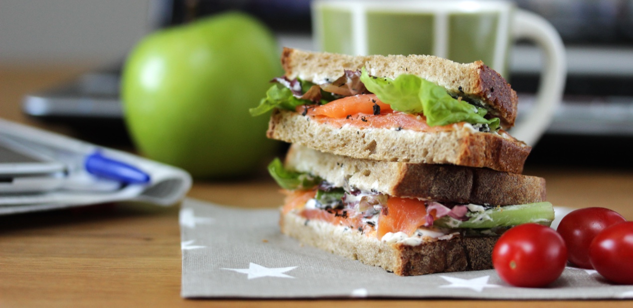 Sandwich au poisson fumé et au thé - Mets au thé - Envouthe.com