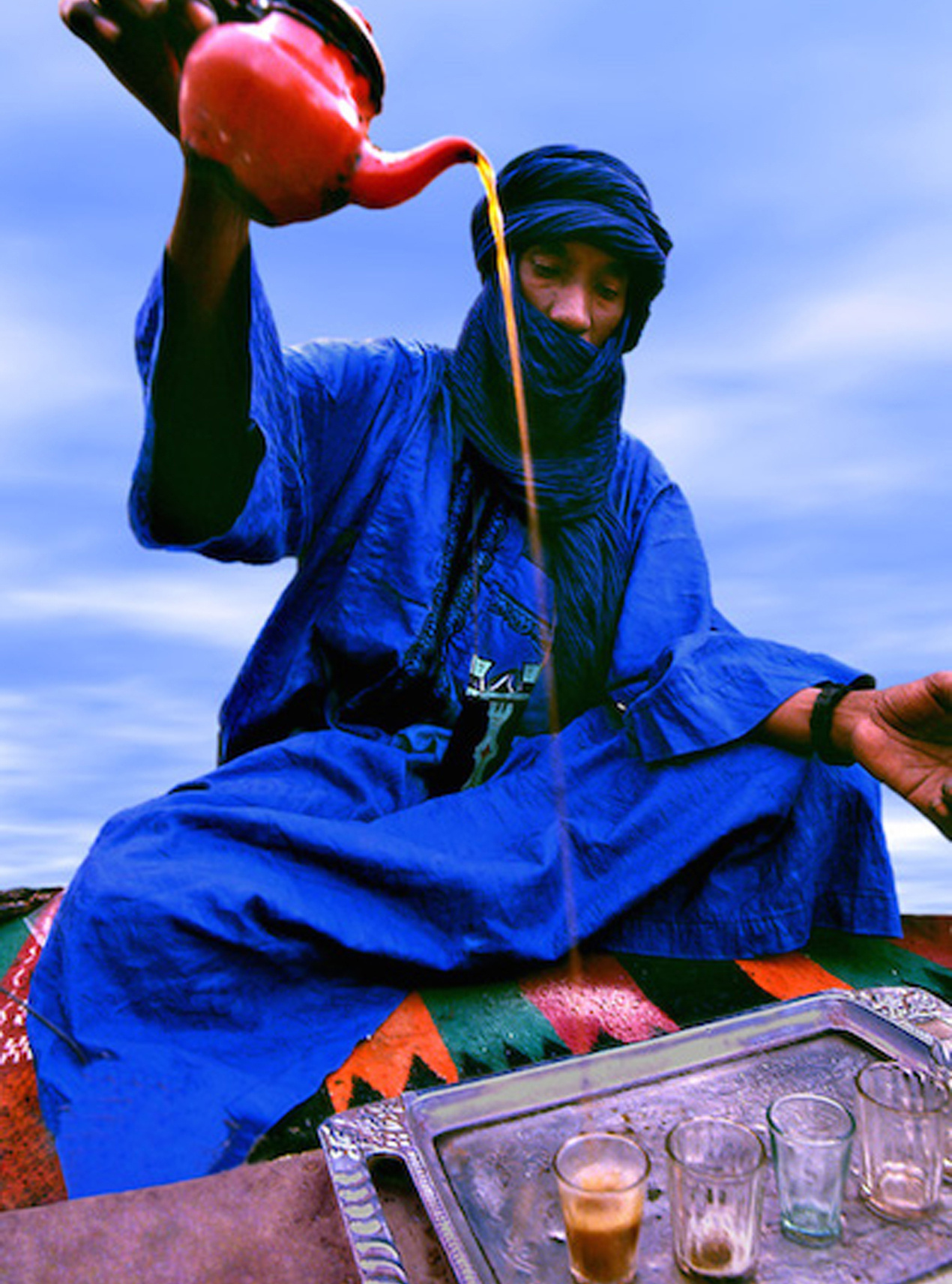 Fond Plateau Avec Thé à La Menthe Marocain Traditionnel Photo Et