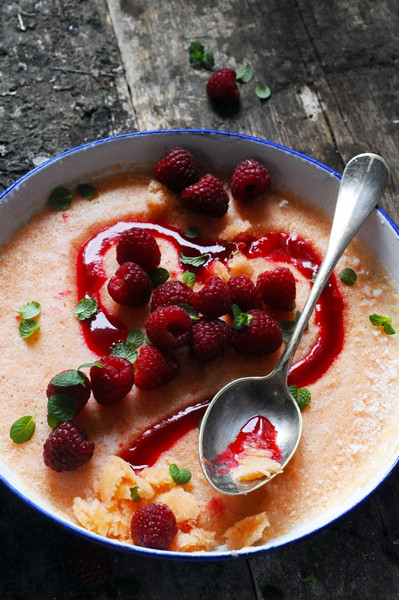 Glace de Saint Valentin au melon sauvage et aux framboises par Dorian Nieto