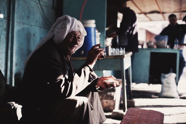 Akram au salon de thé, Baghdad