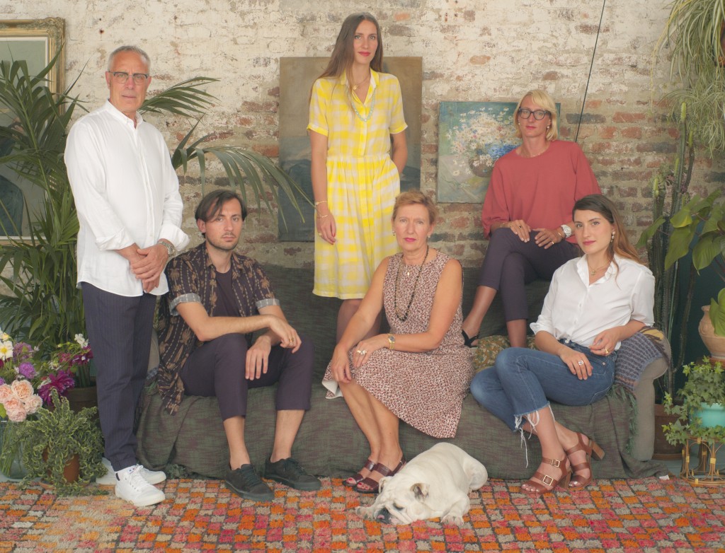 Portrait de famille pour les fondateurs de Les Néréides et leurs enfants.